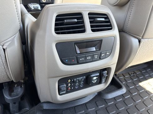 Used 2016 Honda Pilot Touring image 28