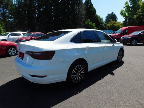 Used 2020 Volkswagen Jetta SE FWD image 2