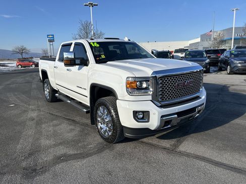 Used 2016 GMC Sierra 2500 Denali image 1