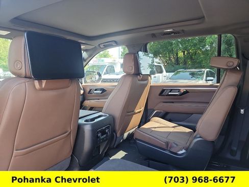 New 2025 Chevrolet Suburban High Country image 27