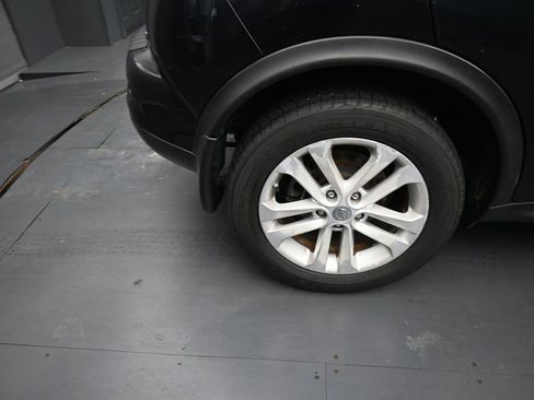 Used 2014 Nissan Juke S FWD image 10