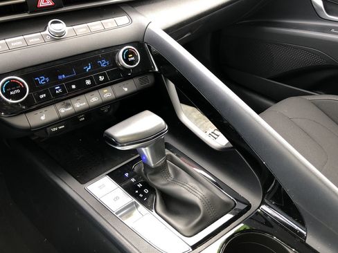 Used 2023 Hyundai Elantra SEL w/ Convenience Package image 17