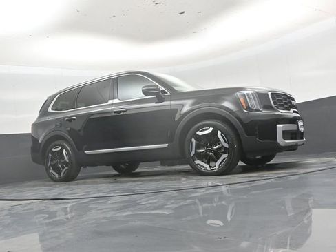 Used 2025 Kia Telluride S FWD image 39