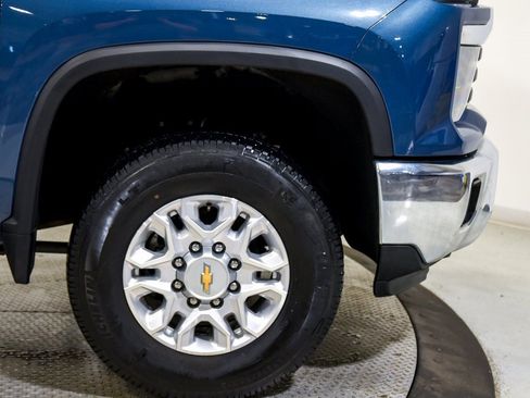 Used 2024 Chevrolet Silverado 2500 LT w/ Convenience Package image 13