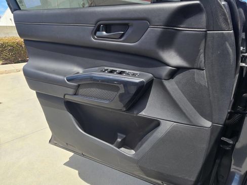 Used 2024 Nissan Pathfinder S FWD image 14