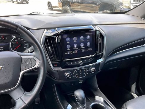 Used 2023 Chevrolet Traverse LT FWD image 9