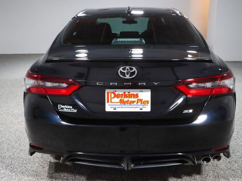 Used 2022 Toyota Camry SE FWD image 8