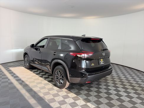 Used 2024 Nissan Rogue S FWD image 8