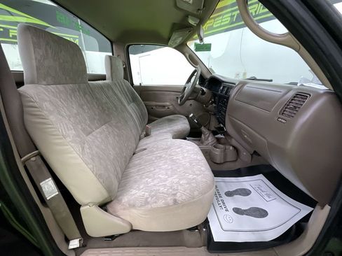 Used 2002 Toyota Tacoma 2WD Regular Cab image 24