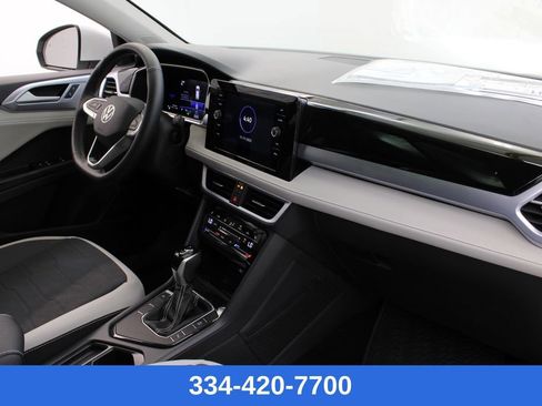 New 2026 Volkswagen Taos SE image 23