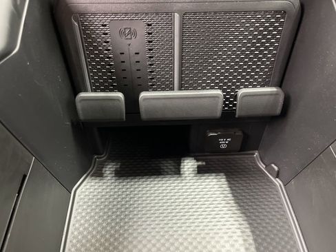 New 2026 RAM 1500 4x4 Crew Cab image 17