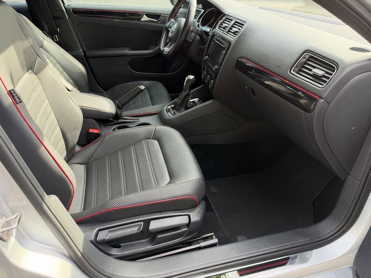 Used 2015 Volkswagen Jetta GLI SE FWD image 13