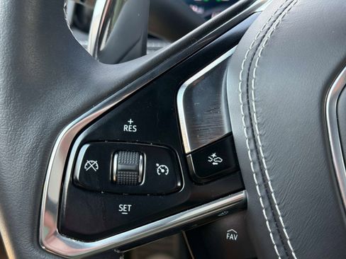 Used 2024 Chevrolet Corvette Stingray Premium Cpe w/ Z51 Performance Package image 36