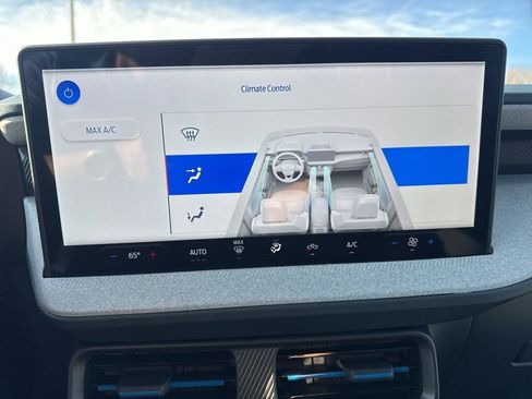 Used 2025 Ford Maverick XLT w/ Equipment Group 302A image 17