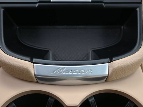 Used 2026 Porsche Macan AWD/4WD image 17