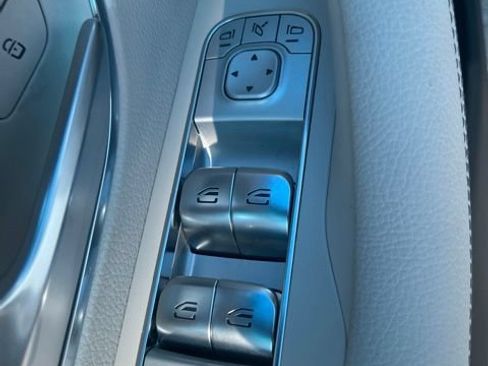 Used 2025 Mercedes-Benz GLS 450 4MATIC image 18