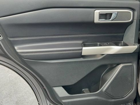 Certified 2021 Ford Explorer XLT w/ Equipment Group 202A AWD/4WD image 34