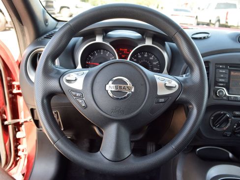 Used 2015 Nissan Juke S FWD image 6