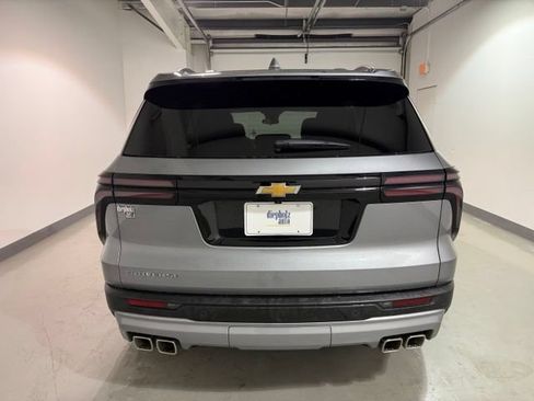 Used 2026 Chevrolet Traverse LT FWD image 6