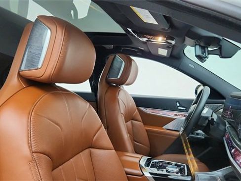 Used 2023 BMW i7 xDrive60 image 22