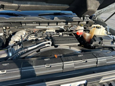 Used 2024 GMC Sierra 2500 AT4 image 30