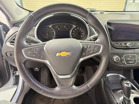 Used 2017 Chevrolet Malibu LT FWD image 17