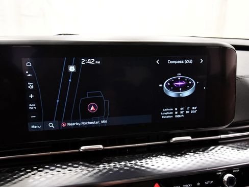 Certified 2024 Kia Carnival SX Prestige FWD image 25