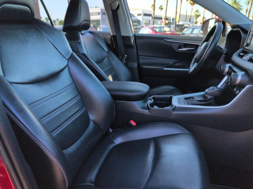 Used 2021 Toyota RAV4 XLE Premium AWD/4WD image 17