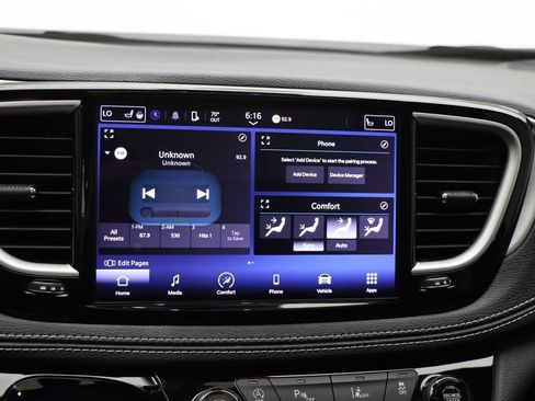 Used 2023 Chrysler Pacifica Touring-L w/ S Appearance Package image 22