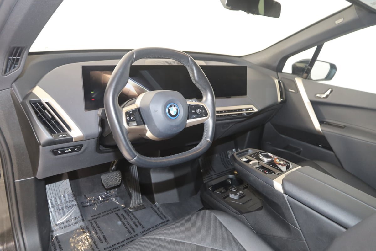 Used 2024 BMW iX xDrive50 w/ Sport Package AWD/4WD image 25