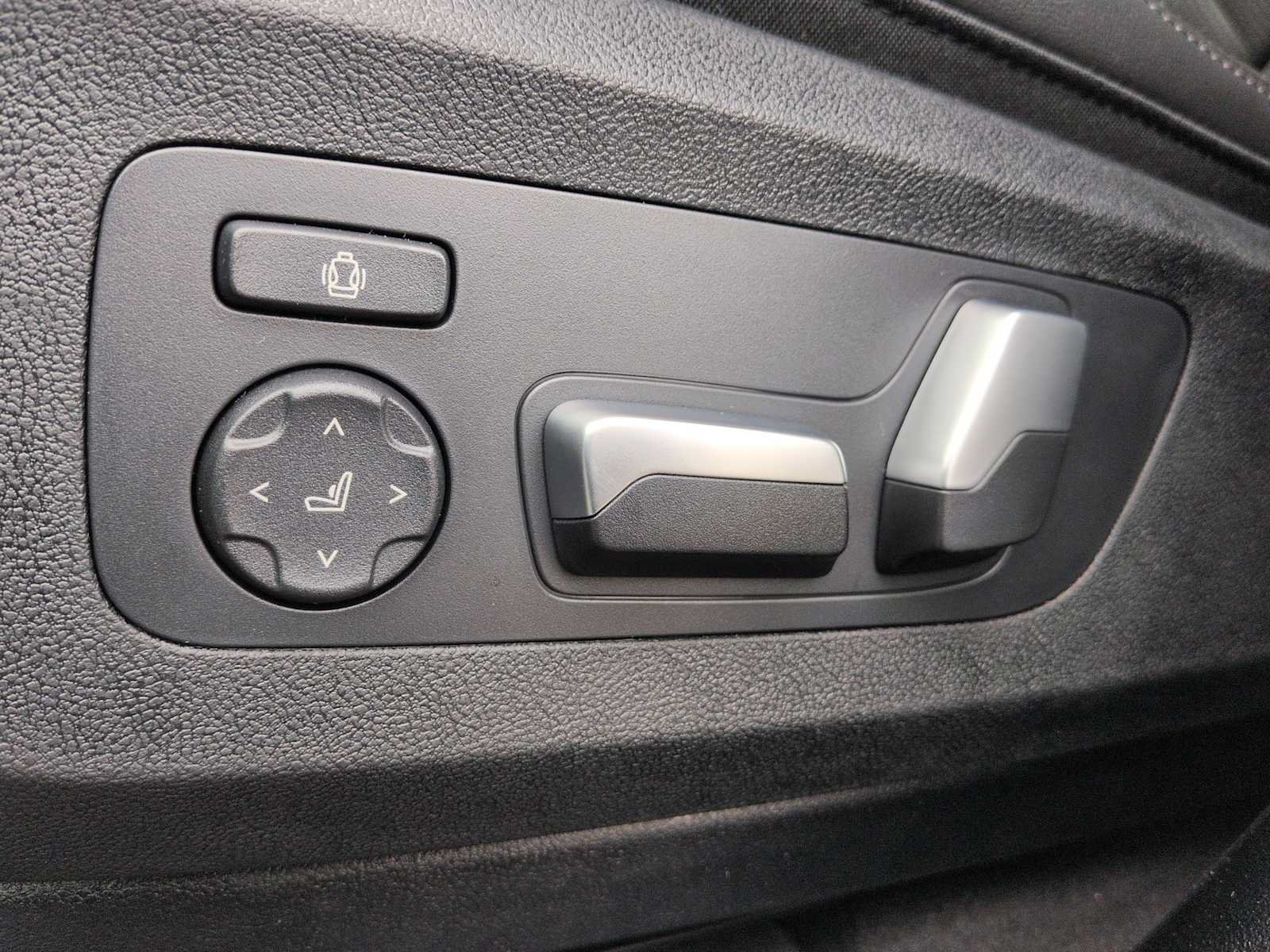 Used 2026 BMW X5 xDrive40i w/ Premium Package AWD/4WD image 17