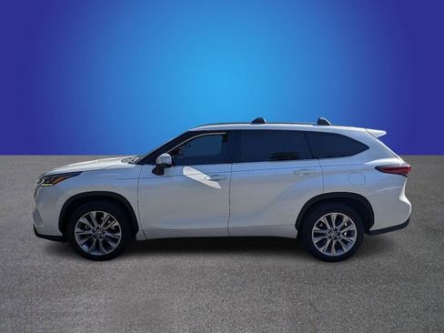 Used 2020 Toyota Highlander Limited FWD image 2