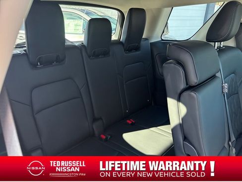 New 2026 Nissan Pathfinder Platinum image 32