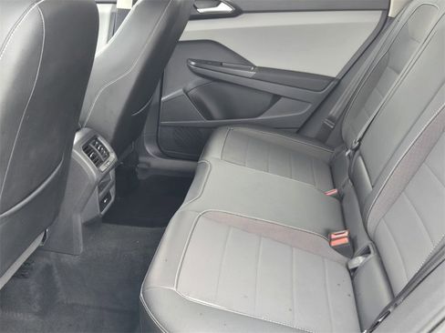 Used 2023 Volkswagen Taos SE w/ Black Wheel Package image 12