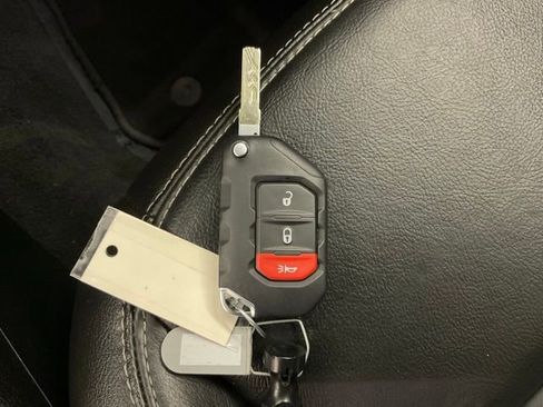 Used 2020 Jeep Gladiator Overland AWD/4WD image 27