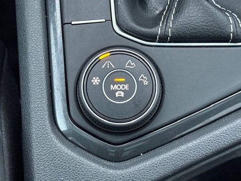 Used 2022 Volkswagen Tiguan SE image 22