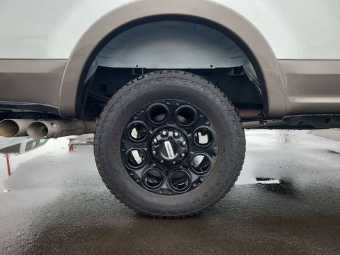 Used 2022 Ford F250 Lariat w/ Lariat Ultimate Package AWD/4WD image 16