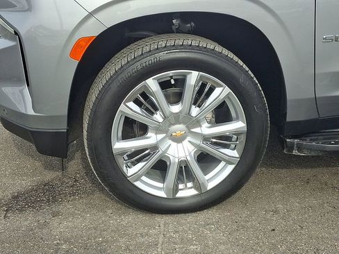 Used 2024 Chevrolet Suburban High Country image 8