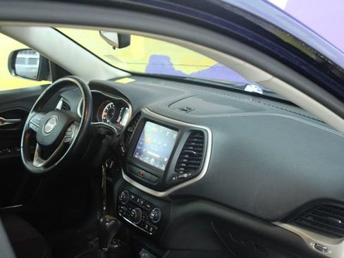 Used 2015 Jeep Cherokee Latitude w/ Cold Weather Group AWD/4WD image 12