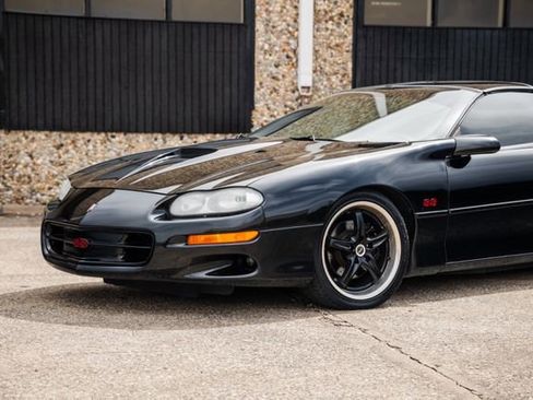 Used 2002 Chevrolet Camaro Z28 w/ SS Performance/Appearance Pkg image 32