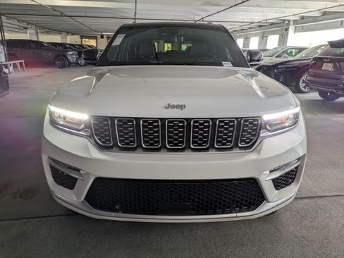 New 2025 Jeep Grand Cherokee Summit image 3
