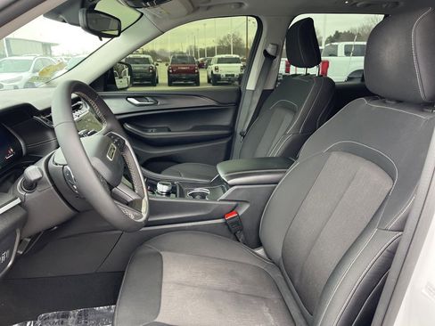 Used 2024 Jeep Grand Cherokee Laredo X w/ Trailer Tow Package image 13