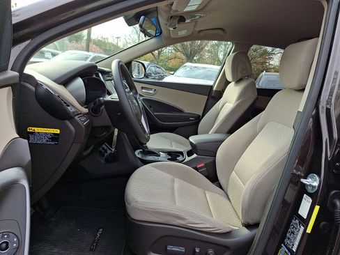 Used 2017 Hyundai Santa Fe SE FWD image 16