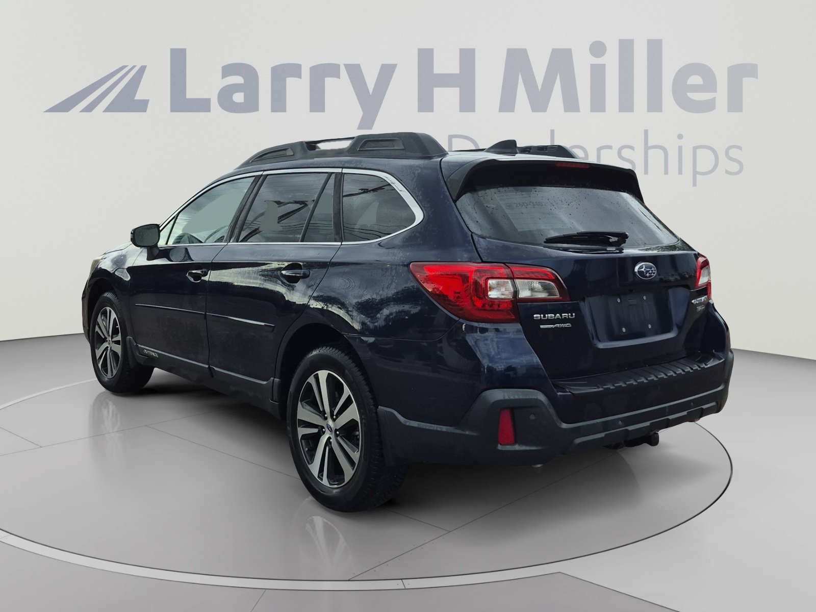 Used 2018 Subaru Outback 3.6R Limited AWD/4WD image 3