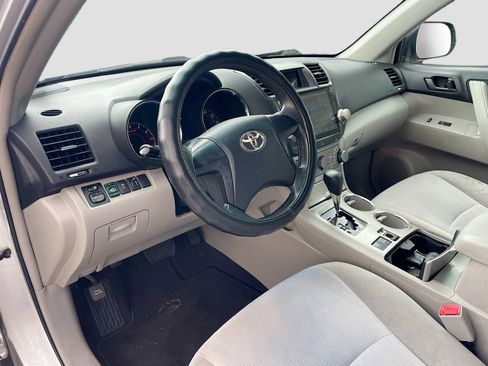 Used 2012 Toyota Highlander FWD image 7