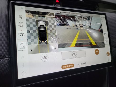 New 2025 Land Rover Discovery Sport Dynamic SE image 19