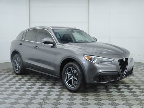 Used 2020 Alfa Romeo Stelvio image 3