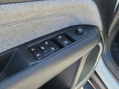 Used 2024 Jeep Compass Latitude AWD/4WD image 20
