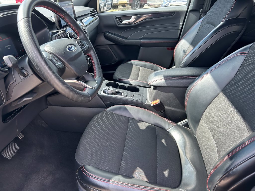 Used 2025 Ford Escape ST-Line FWD image 11