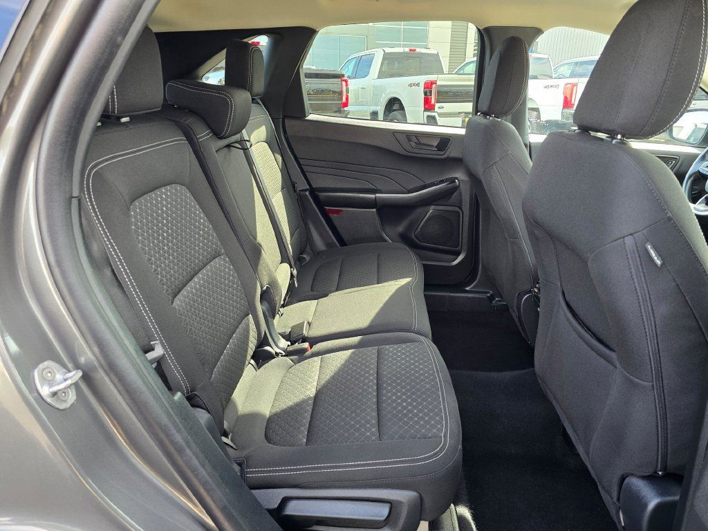 Used 2025 Ford Escape Active AWD/4WD image 14